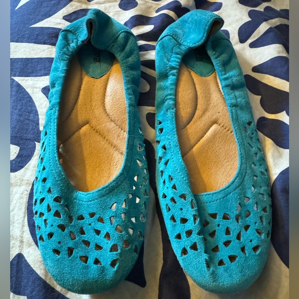 New Earth turquoise flats 7.5
